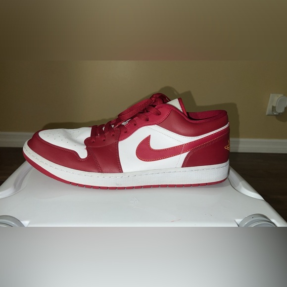 Nike Air Jordan - Picture 1 of 5